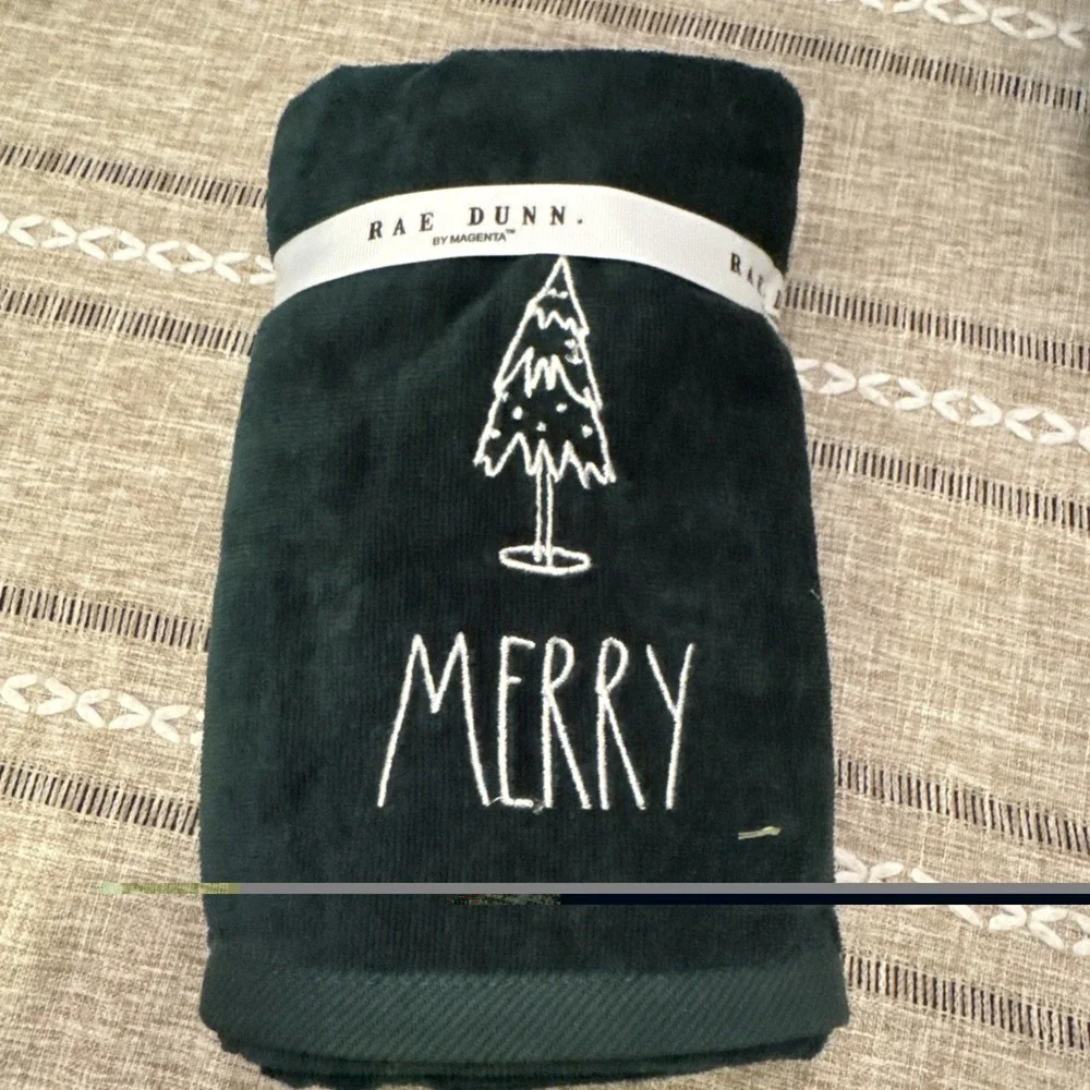 Rae Dunn Hand Towels Green Set of 2 - MERRY 16'x 30' Christmas Holiday Gift NEW